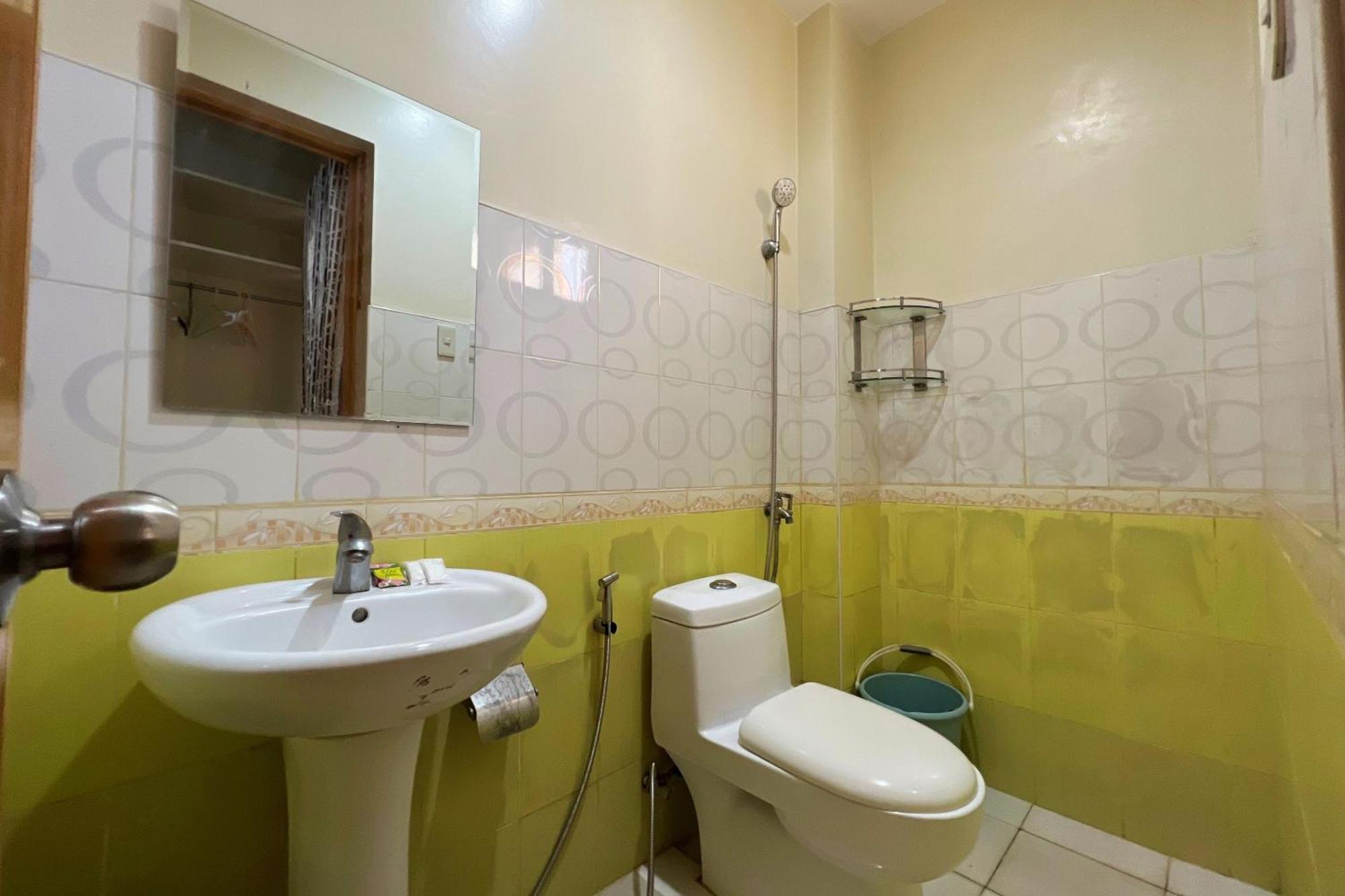 Sta Rosa Inn Iloilo Powered By Cocotel Номер фото