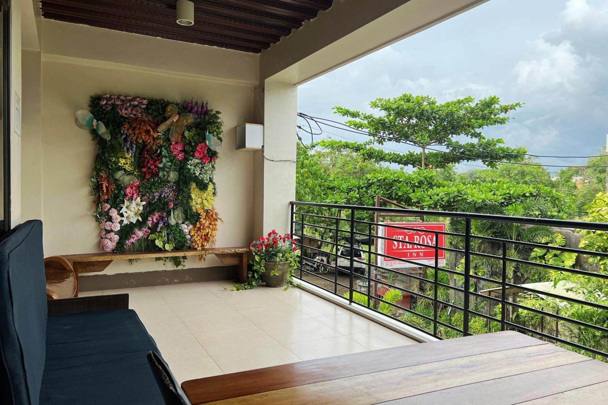 Sta Rosa Inn Iloilo Powered By Cocotel Экстерьер фото