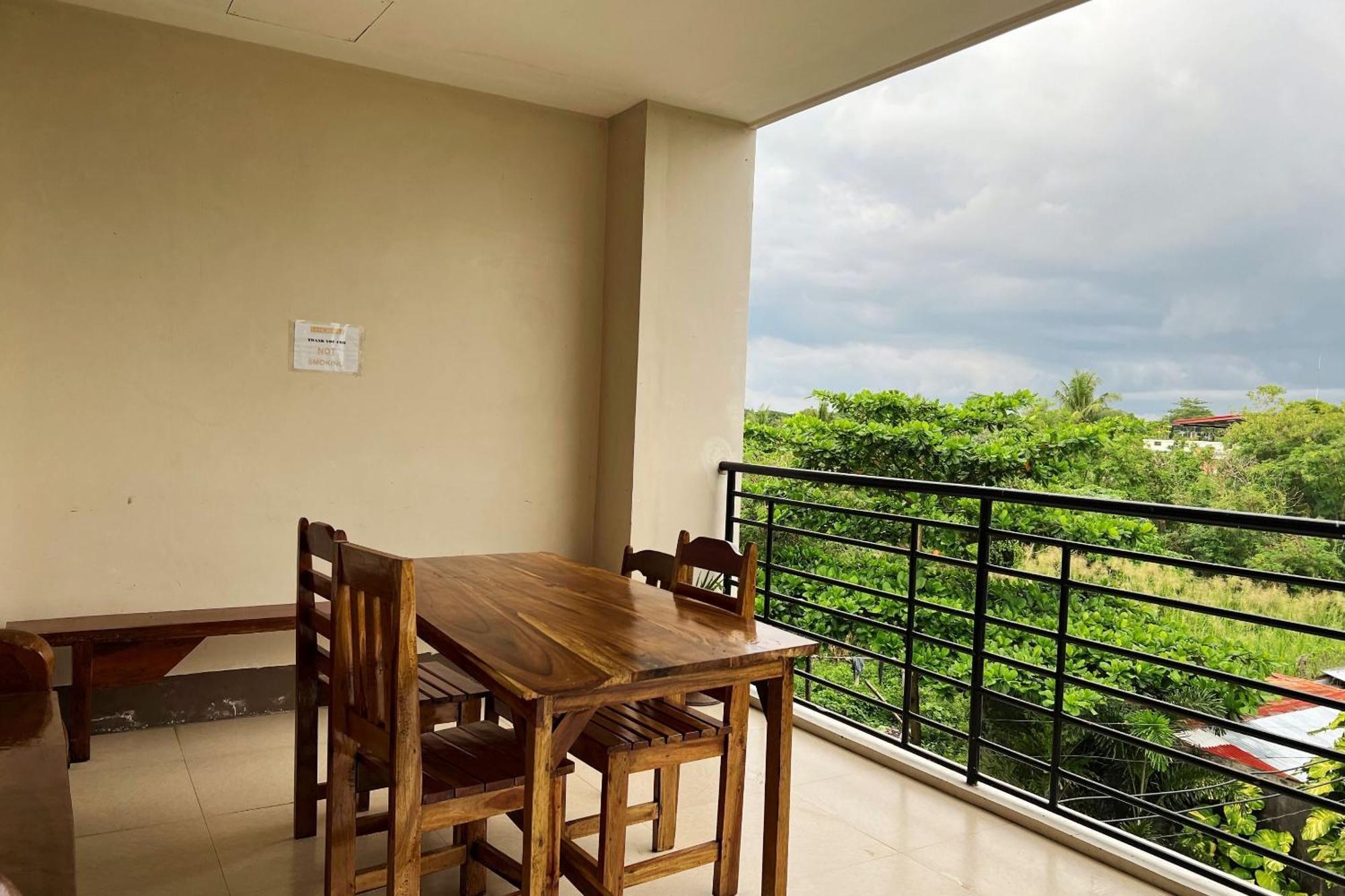 Sta Rosa Inn Iloilo Powered By Cocotel Экстерьер фото