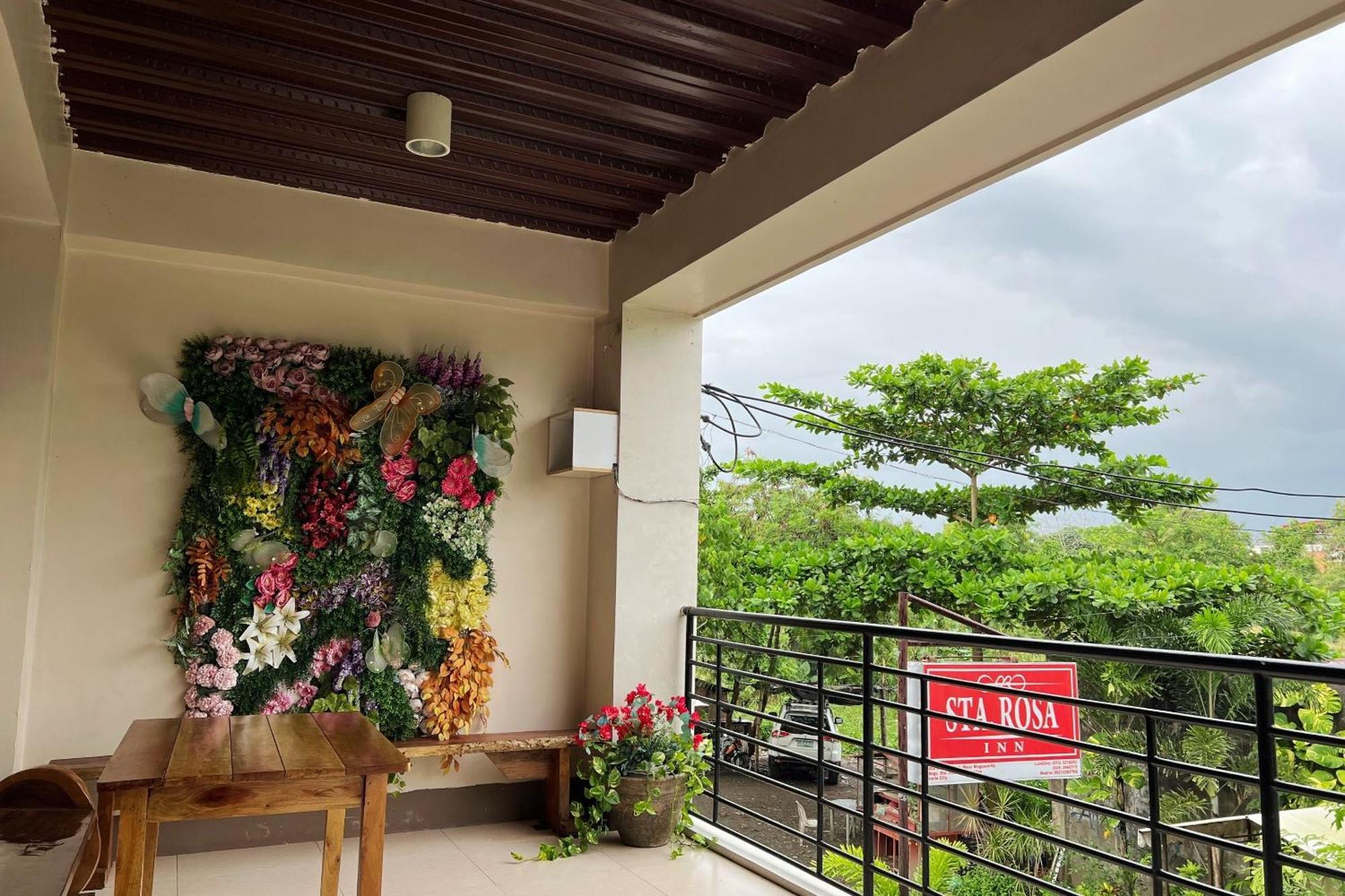 Sta Rosa Inn Iloilo Powered By Cocotel Экстерьер фото
