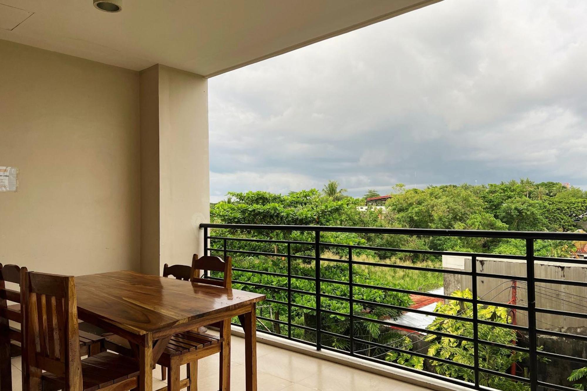 Sta Rosa Inn Iloilo Powered By Cocotel Экстерьер фото
