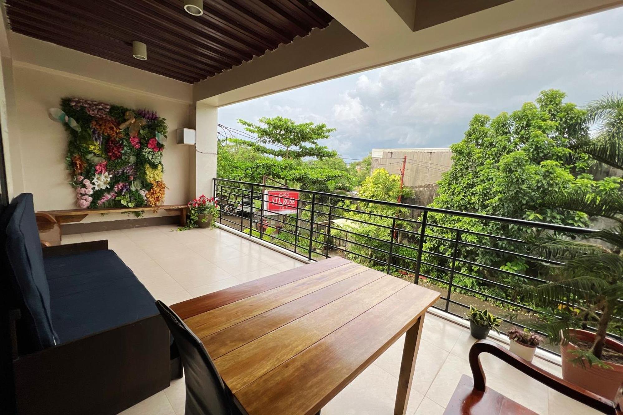 Sta Rosa Inn Iloilo Powered By Cocotel Экстерьер фото