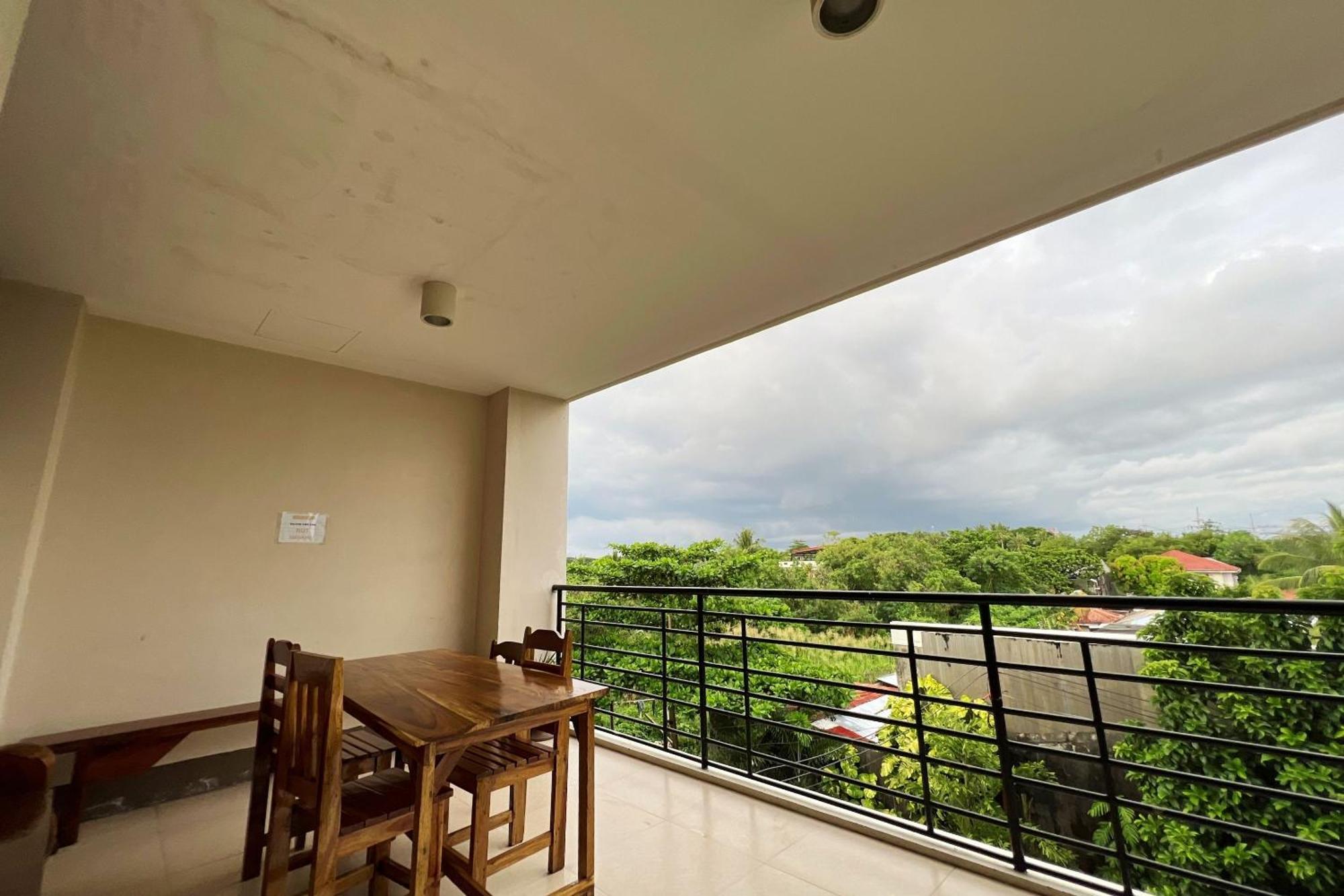 Sta Rosa Inn Iloilo Powered By Cocotel Экстерьер фото