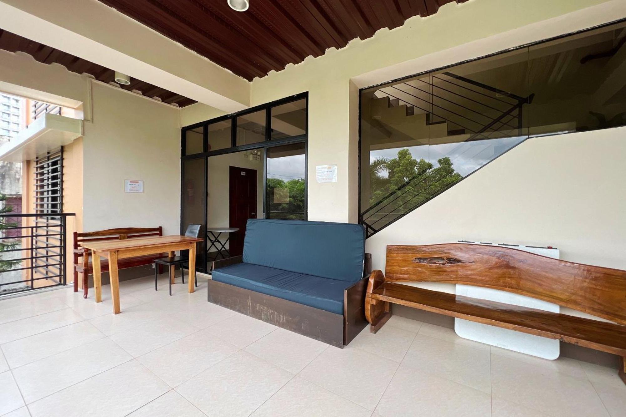 Sta Rosa Inn Iloilo Powered By Cocotel Экстерьер фото