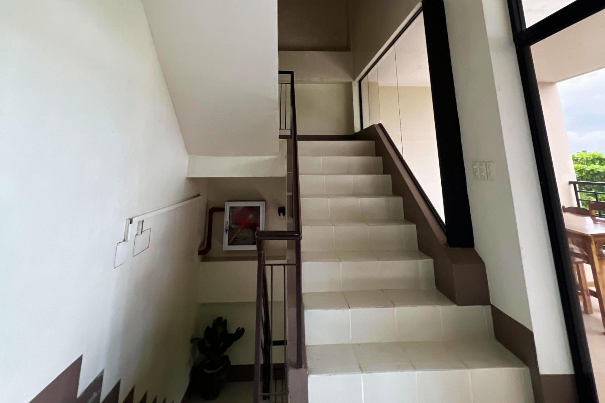 Sta Rosa Inn Iloilo Powered By Cocotel Экстерьер фото